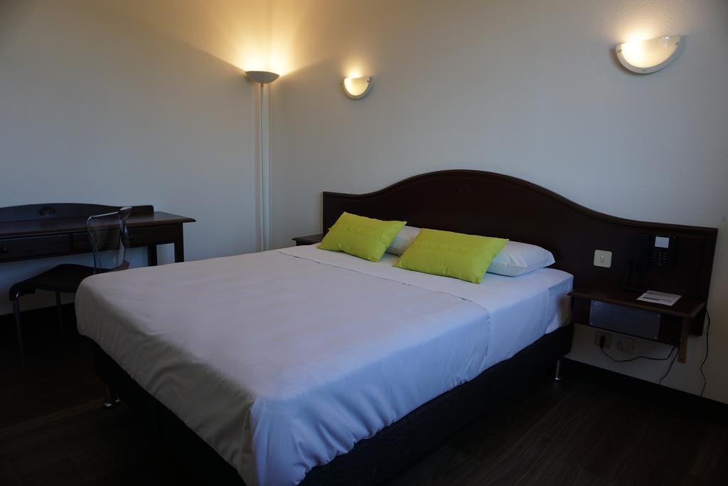 Le Neoulous Hotel Le Boulou Bagian luar foto