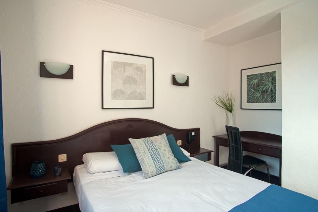 Le Neoulous Hotel Le Boulou Bagian luar foto