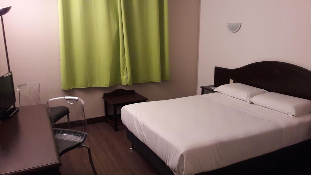 Le Neoulous Hotel Le Boulou Bagian luar foto
