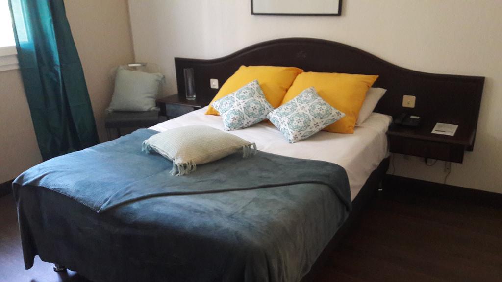 Le Neoulous Hotel Le Boulou Bagian luar foto