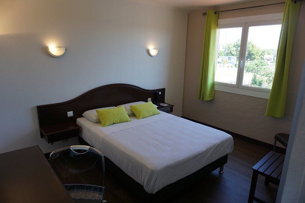 Le Neoulous Hotel Le Boulou Bagian luar foto