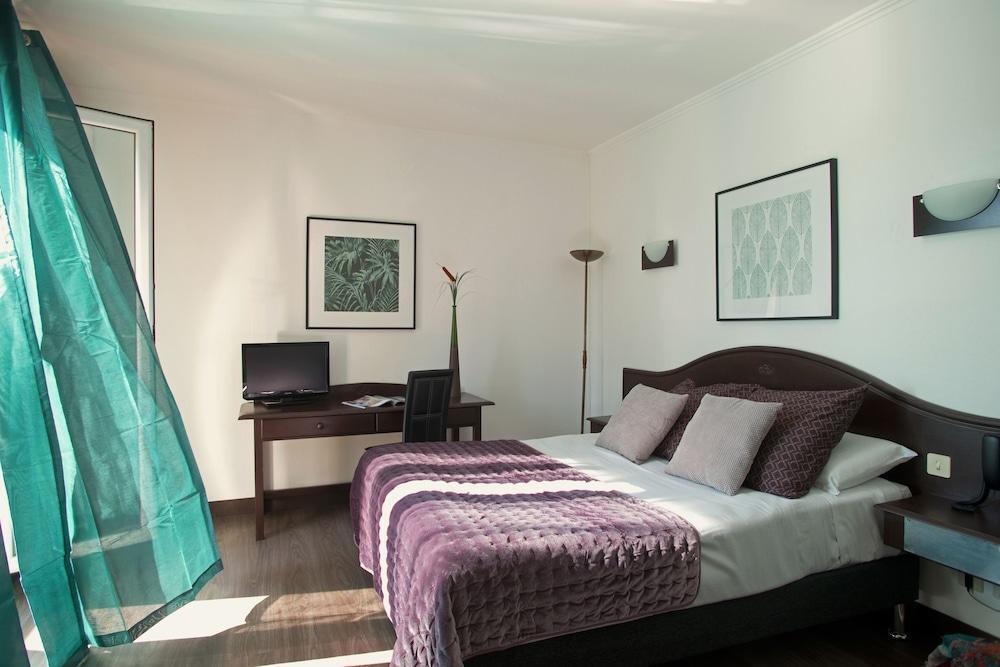 Le Neoulous Hotel Le Boulou Bagian luar foto