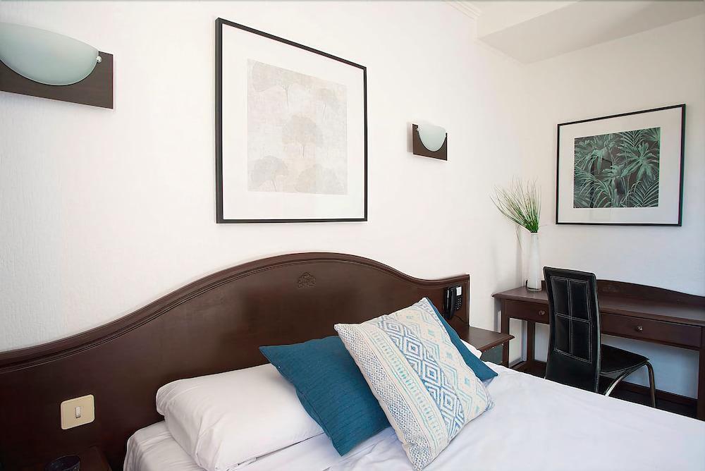Le Neoulous Hotel Le Boulou Bagian luar foto