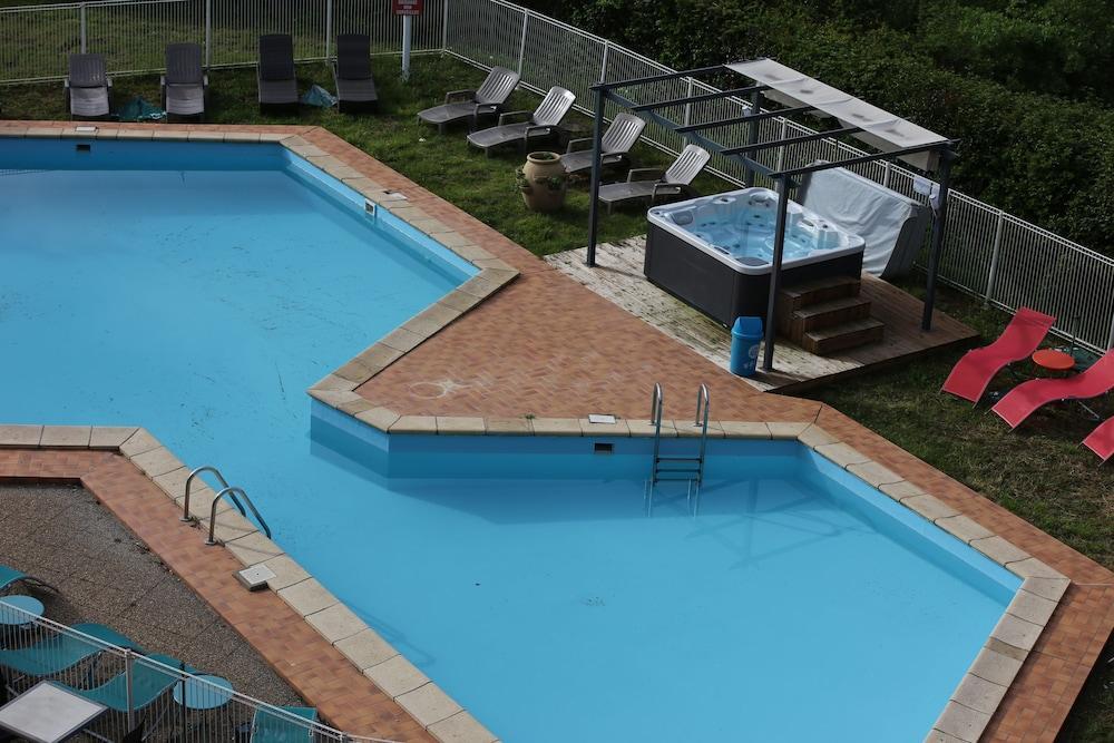 Le Neoulous Hotel Le Boulou Bagian luar foto